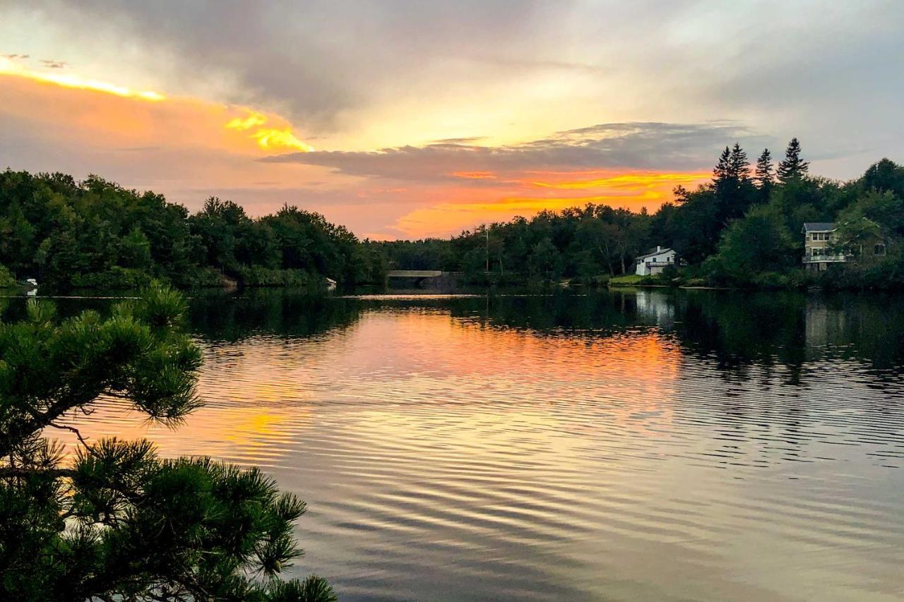 Poconos Home With Private Spa And Fire Pit Long Pond Zewnętrze zdjęcie