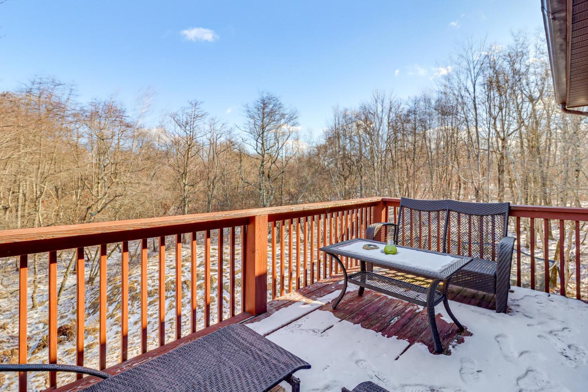 Poconos Home With Private Spa And Fire Pit Long Pond Zewnętrze zdjęcie