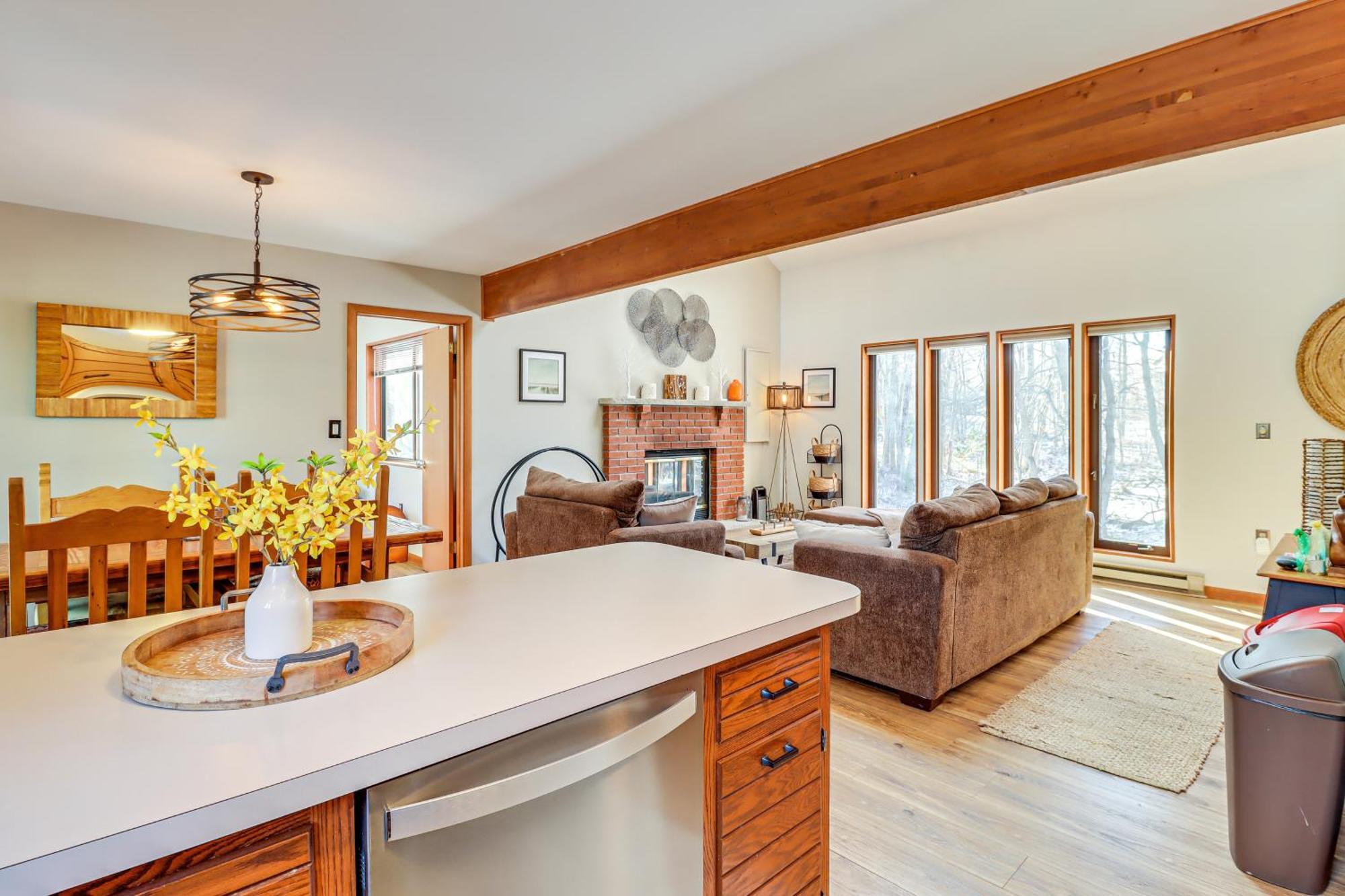 Poconos Home With Private Spa And Fire Pit Long Pond Zewnętrze zdjęcie