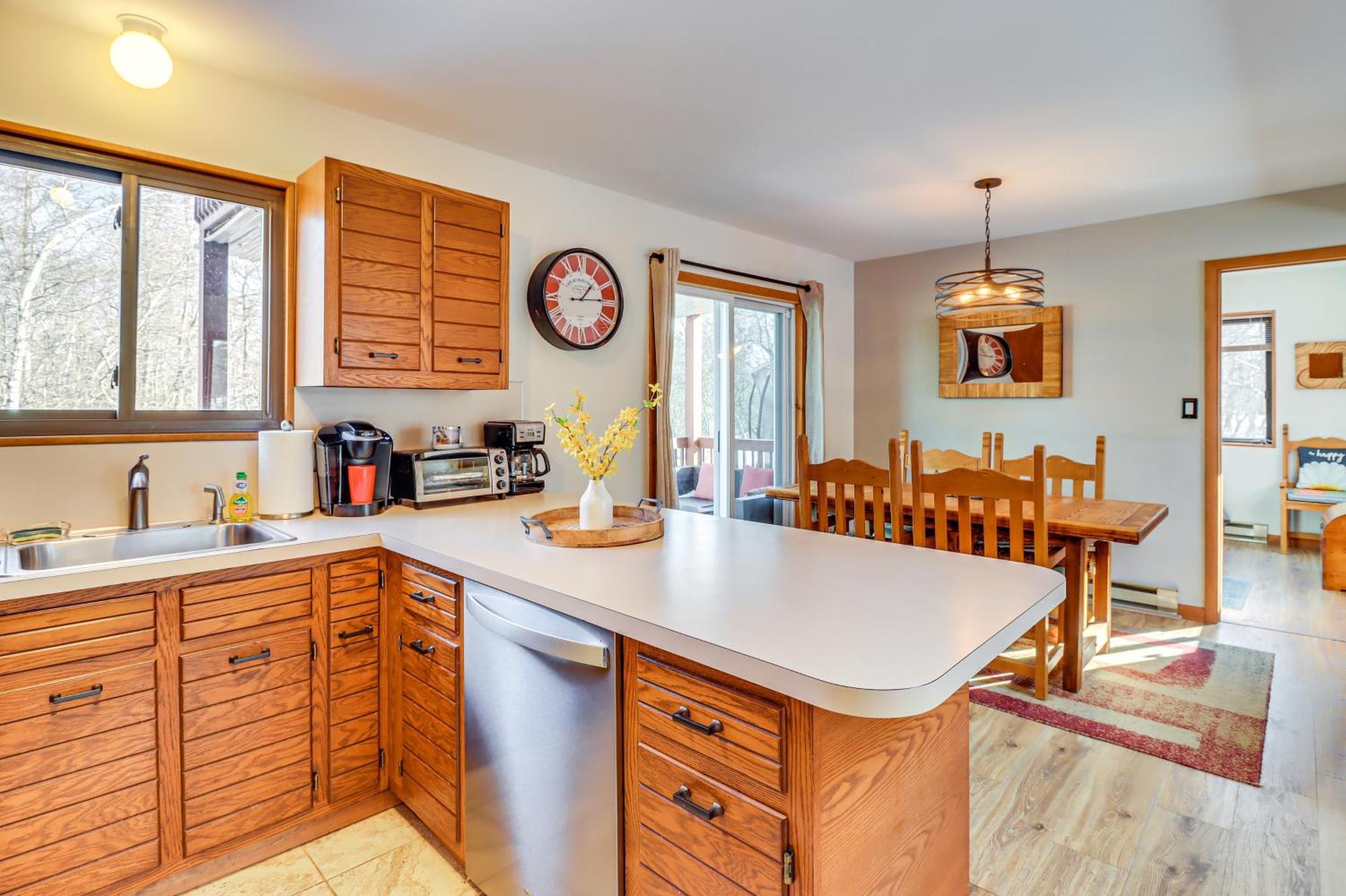 Poconos Home With Private Spa And Fire Pit Long Pond Zewnętrze zdjęcie